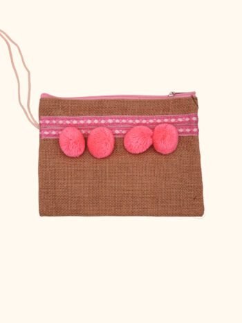 حقيبة منسوجة مصنوعة يدويًا باللون الوردي مع بوم بوم