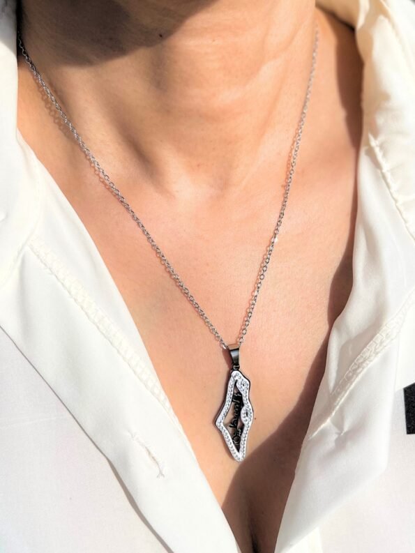 Κολιέ “Palestine with Crystals” – σε Ασημένιο χρώμα